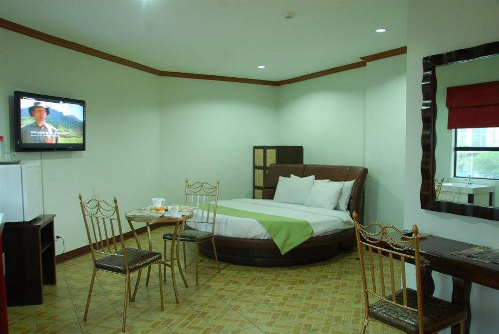 Ecoland Suites & Inn ダバオ　シティ エクステリア 写真